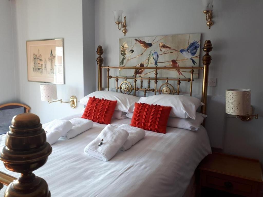 Oyo No 3 Hotel Бат Екстериор снимка